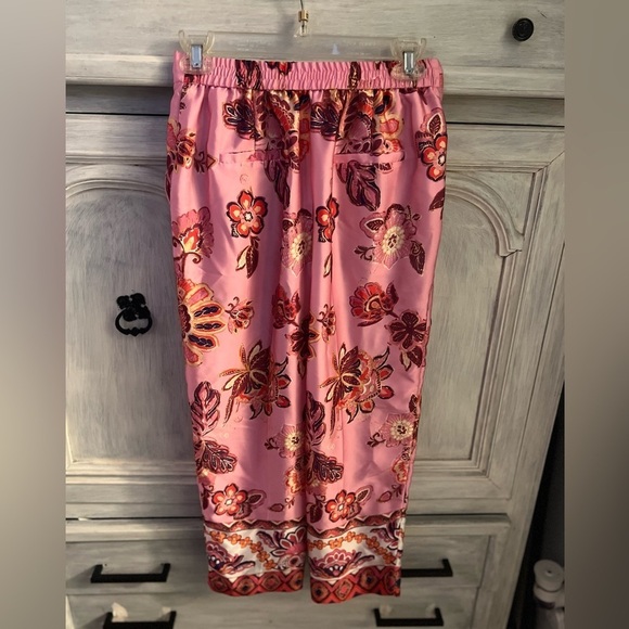 Magaschoni Pink Floral Satin Ankle Dress Pants - Picture 10 of 11